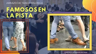 Maestros y bailarines profesionales bailando tango en la pista de la milonga Abrazo de Tango.