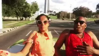 Paseo en convertible por la plaza de la revolución Havana Cuba 2017