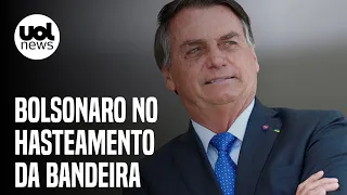 Bolsonaro chega à cerimônia de hasteamento de Royce dirigido por Nelson Piquet