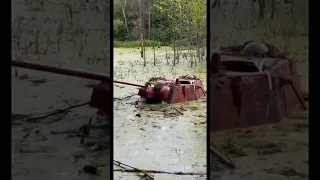 FOUND A WWII TANK IN A SWAMP / WW2 METAL DETECTING