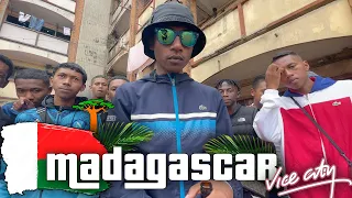 GabMorrison - Reportage : Dans les quartiers chauds de Madagascar (avec Fab's, Steven D, Leins...)