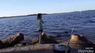 4 year old girl catches Stingray on Barbie pole!