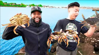 Catching & Cooking GIANT DUNGENESS CRABS In The Ocean!