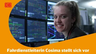 Deutsche Bahn Zugverkehrssteuererin Cosima stellt sich im größten Bewerbungsgespräch vor.