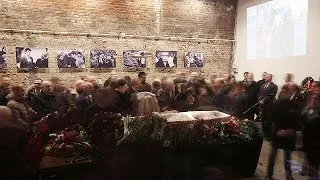 Nemtsov funeral: Crowds gather to pay tribute, but Navalny not allowed to attend