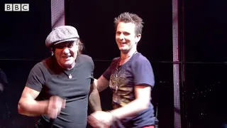 Brian Johnson & MUSE: Back In Black (Reading Festival, 2017)