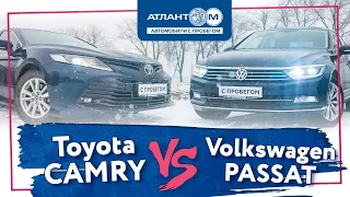 Наблюдаем за тем, как Volkswagen Passat старается "съесть" Toyota Camry.  Получается ли у него?