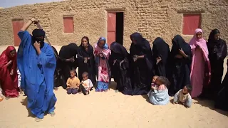 Tuareg Woman. Femmes Touareg. Tendé. Chants traditionnels. Tombouctou & Mali & Teshaq.