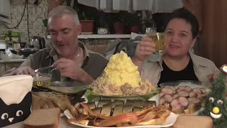 MUKBANG RUSSIA|SMOKED FISH|ПЮРЕШКА С ГРИБАМИВ СМЕТАНЕ|КОПЧЕНЫЕ:СКУМБРИЯ,КАМБАЛА,СЕЛЬДЬ,БРЮШКИ СЕМГИ|