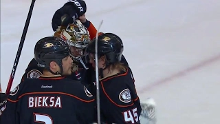 Ducks comeback and hang on to defeat Flames in Game 1