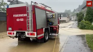 Baggerbetriebe retten Anwohner in Kennelbach vor Wassermassen