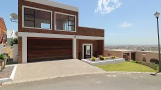 House For Sale in Gordons Bay, Mountainside