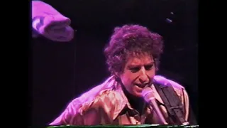 Bob Dylan — Tangled Up In Blue. Liverpool, 1996. Video with audio upgrade (video after 30 seconds)