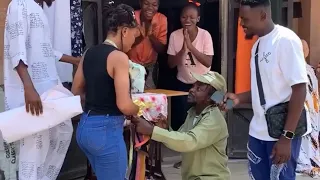 Boyfriend in NYSC surprise his girlfriend and propose to her but she rejected him