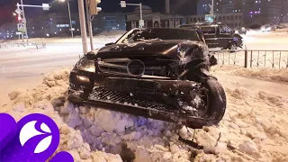 В Новом Уренгое столкнулись ГАЗ и Мерседес, при этом чудом не покалечив пешехода