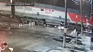 Момент гибели туляка под поездом запечатлели камеры. Видео