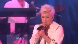 Robyn | Dancing On My Own | Live on Ellen