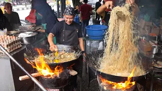 Opens at 4 AM! Early Morning Seafood Egg Fried Noodles Cooking Skills - Indonesian Street Food