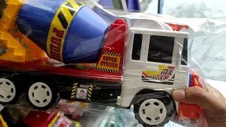 ayo kita borong!!!beli 4 mainan,truk tangki,truk towing,truk kontainer, dan truk pasir