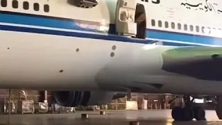 B747 Emergency slide in slow motion! | Выпуск аварийного трапа на Боинге 747