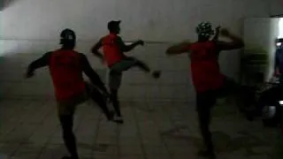 MC CRÉU Tipo rei Cia de Dança oZ mascaradoZ.