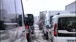 Bursa-İzmir otoyolu, yoğun kar yağışı nedeniyle kapandı