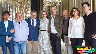 Com'è umano Lui!, video photocall con Enzo Paci, Elisabetta e Piero Villaggio e tutto il cast