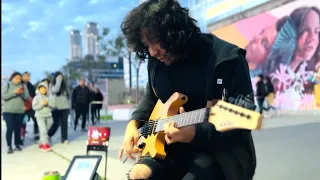 Pink Floyd - Comfortably numb - Guitar street performance - Cover by Damian Salazar