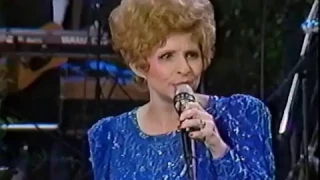 Brenda Lee belts out an amazing version of Hurt