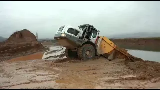 Liebherr Dumper in Not