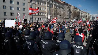 Corona-Demo in Wien von Polizei aufgelöst