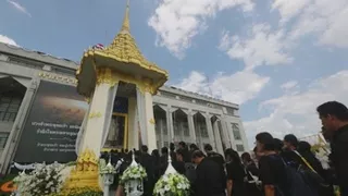 Más de 100.000 tailandeses asisten al funeral del rey Bhumibol Adulyadej
