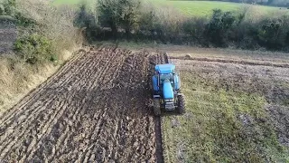 New Holland TM 125 Classic Ploughing