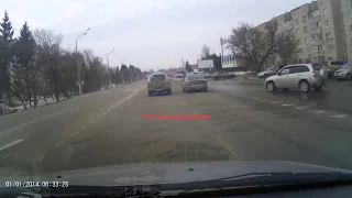 Сомнительное вождение перед ГИБДД в Смоленске попало на видео