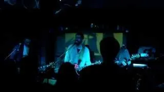 Robin and the Backstabbers - Soare cu dinti (live in Club Nerv)