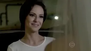 Cristina entra na igreja no lugar de Maria Clara/império