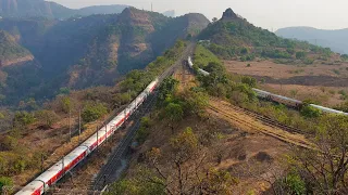 Konark Express halted while Climbing Bhor Ghat (Dont miss a single moment)