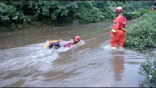 Firefighters Save 37 Tourists Trapped by Flood in South China