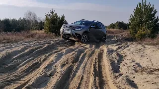 Dacia Duster 4x4 drive in sand