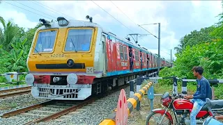 Aerodynamic Emu Train Like Bullet Train Dangerous Crossing At Railgate