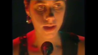 PJ HARVEY // 1992-11-01 The Late Show - Dry