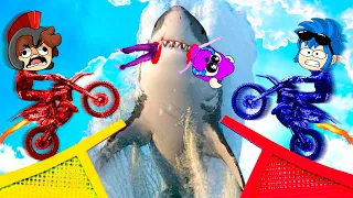 GTA 5: MEGALODON VS MOTO VS MEGA RAMPA 😱🦈 LOS COMPAS