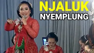 Tatin njaluk nyemplung bareng Karo dalange, Sinden Tatin di garap pak seno