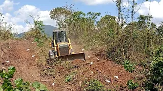 Bulldozer Operator Style of Clearing Risky mountain Using Shantui SD16 Dozer..