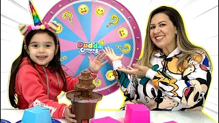 ROLETA MISTERIOSA DE CHOCOLATE vs COMIDA DE VERDADE DIFERENTE !! Dudda Campos