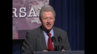 Pres. Clinton at E.Roosevelt Award and Medal of Freedom Presentation (2000)