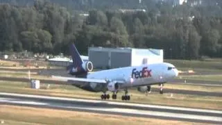 FedEx McDonnell-Douglas MD-11F lands at PDX