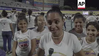 Venezuela salsa dancers in world record attempt