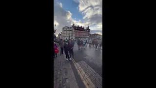 Death of Queen Elizabeth II announced: Crowds at Windsor Castle