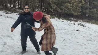 Doing Kajol and SRK in the snow - zara sa jhoom lun main